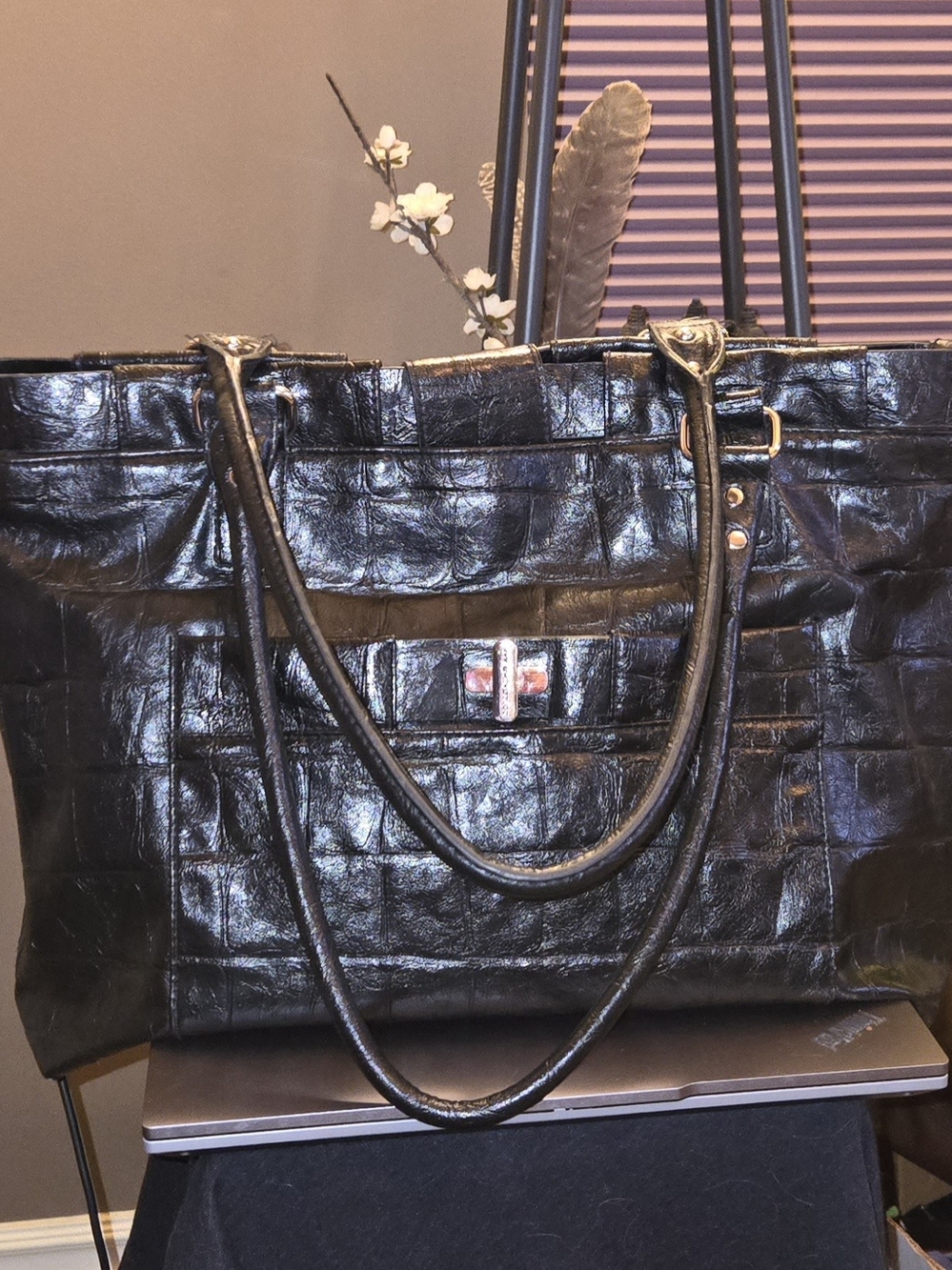 Black Croc-Embossed Liz Claiborne Tote Bag - Classic Women's Handbag